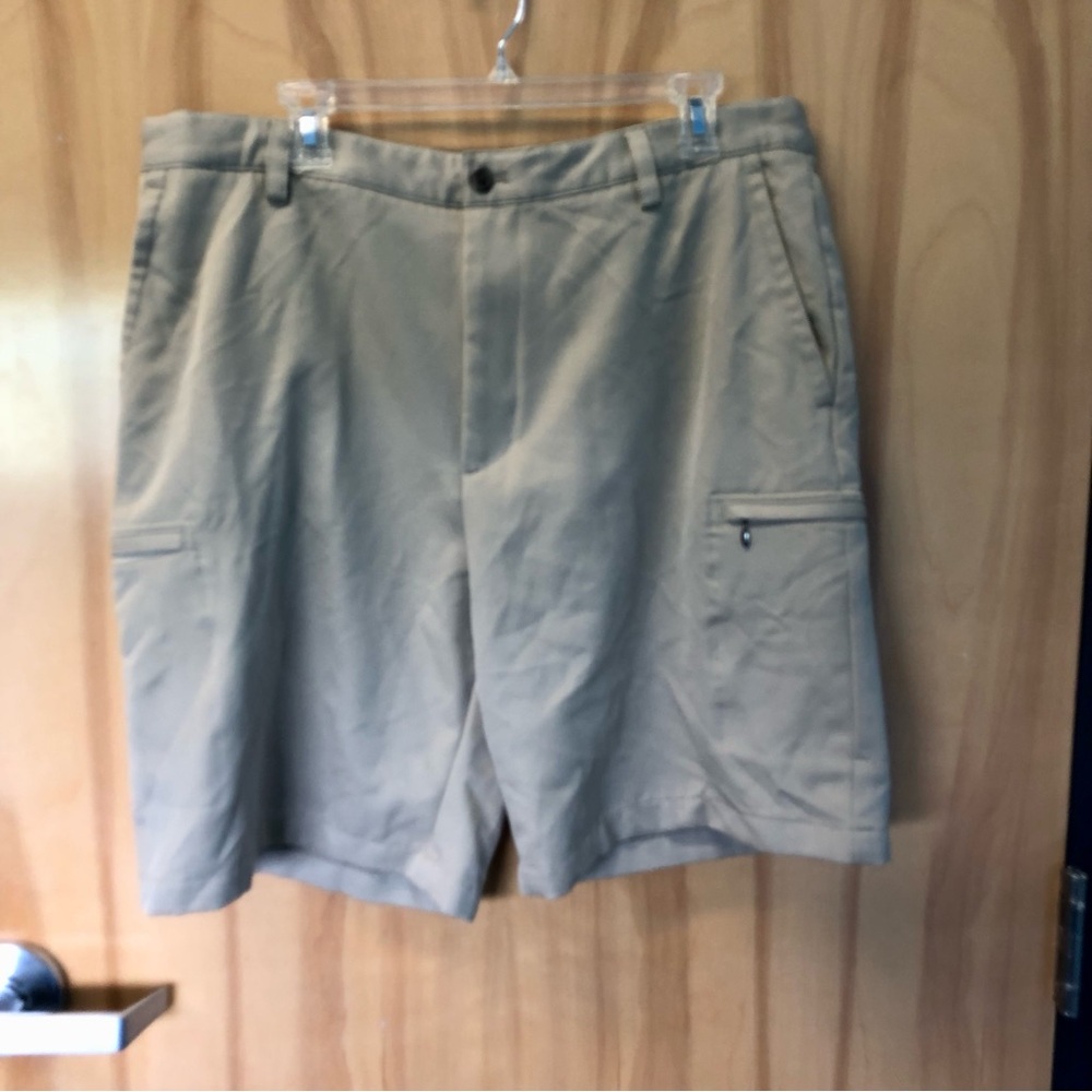 Izod Men's Tan Cargo Shorts with Zip Pockets
